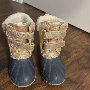 winter boot oh water size 9/10